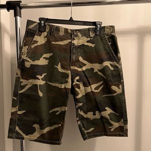 Selling freeworld camo cargo Mens shorts. Size 33.